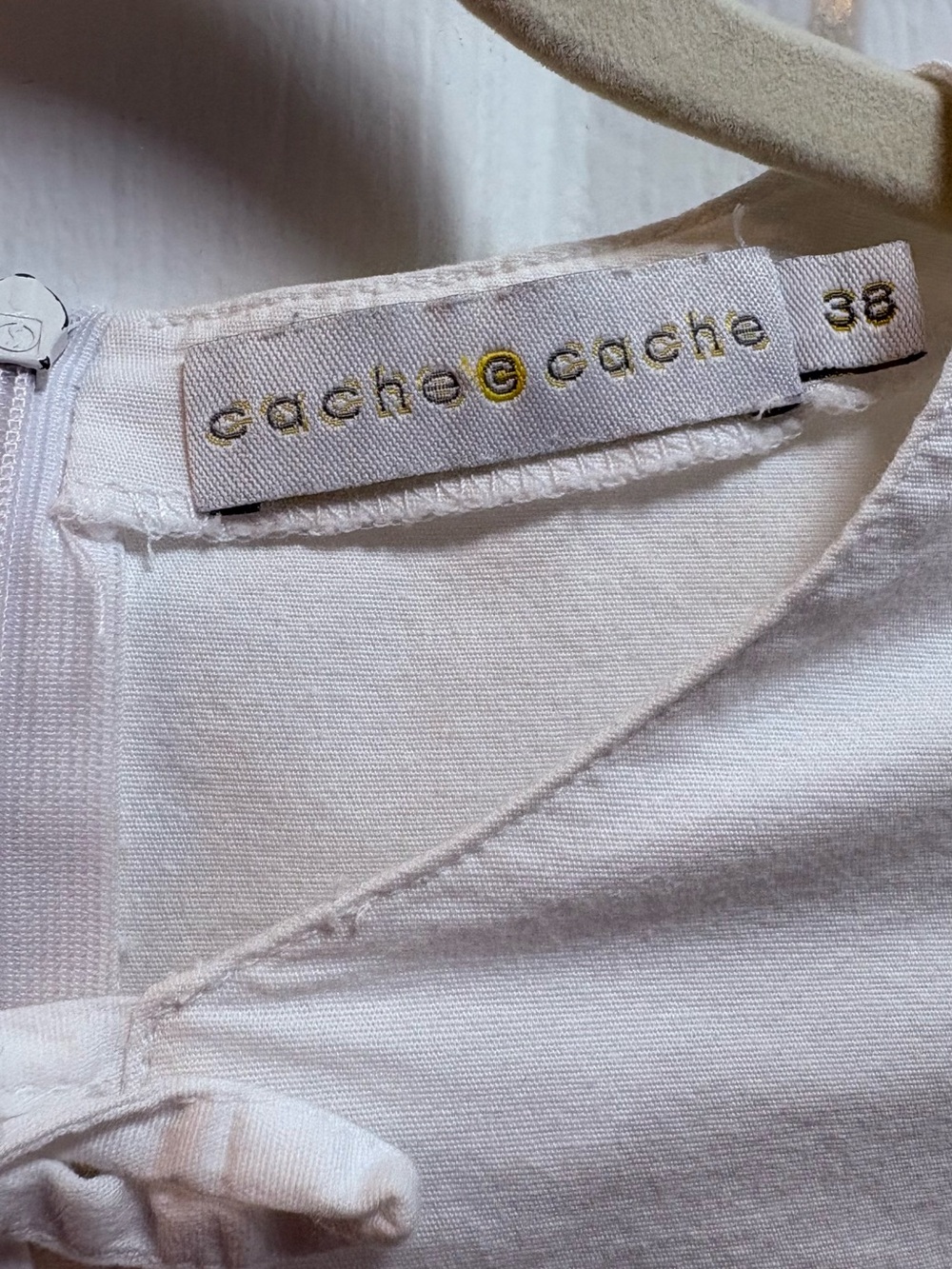 Label inside garment - Picture 2 of 5